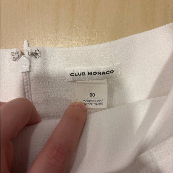 Club Monaco White Scalloped Hem Mini Skirt | Size 00 - Picture 3 of 9